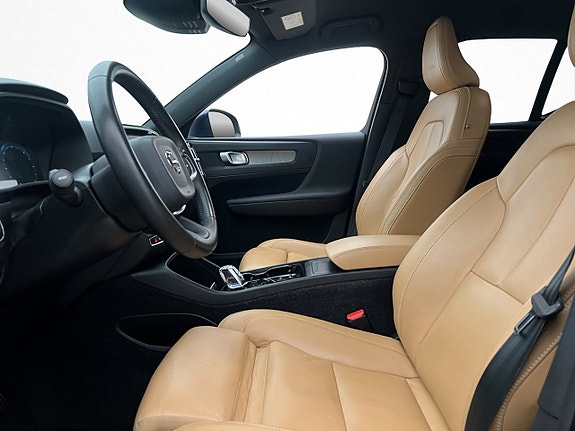 Volvo XC40 10 of 30