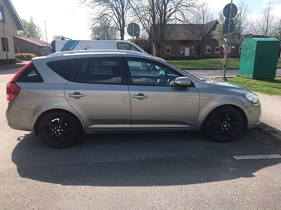 Kia Ceed 2 of 5