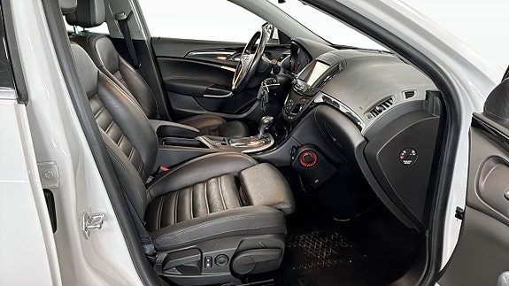 Opel Insignia 3 of 5