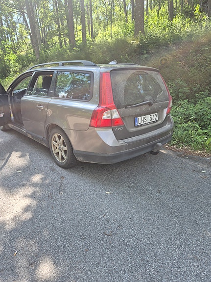 Volvo V70 2 of 5