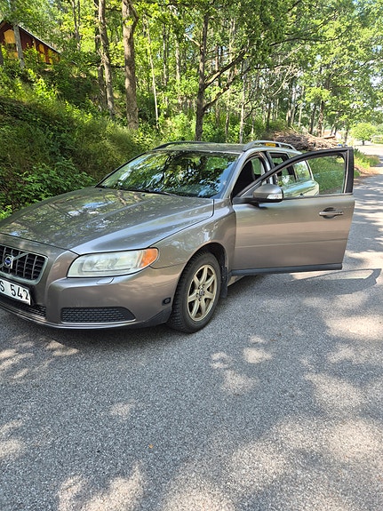 Volvo V70 4 of 5