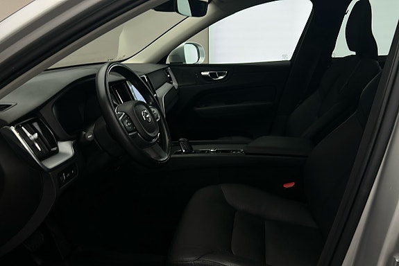 Volvo XC60 10 of 28