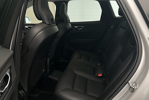 Volvo XC60 13 of 28