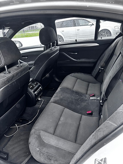 BMW 530d 4 of 5