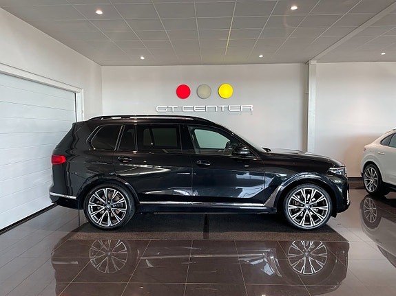 BMW X7 2 of 5