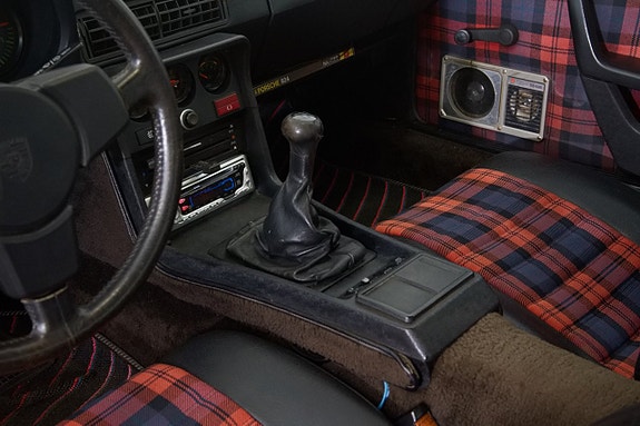 Porsche 924 13 of 18