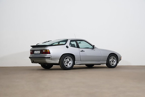 Porsche 924 17 of 18