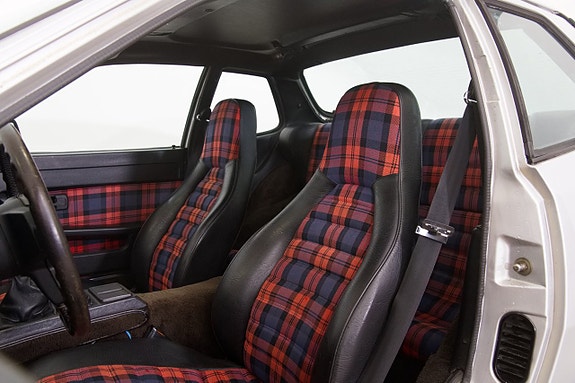 Porsche 924 9 of 18