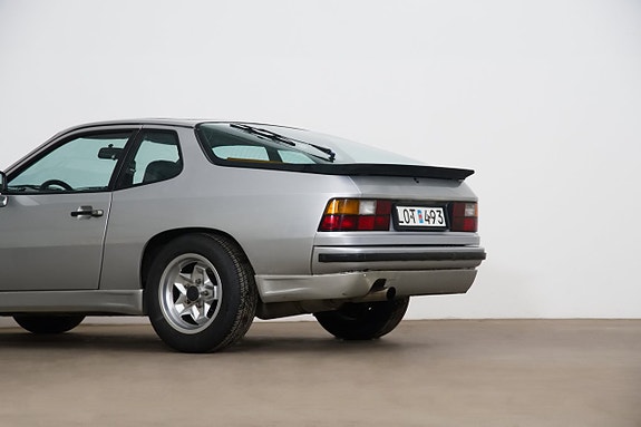 Porsche 924 7 of 18