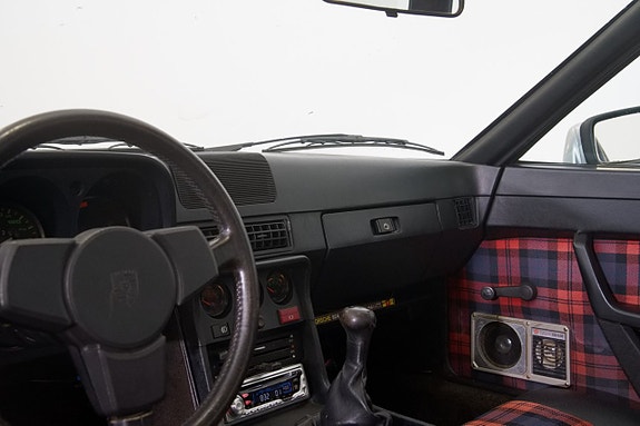 Porsche 924 12 of 18