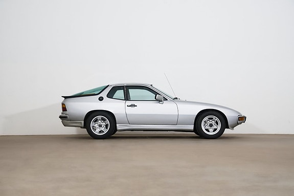 Porsche 924 18 of 18