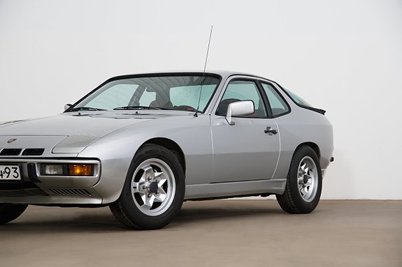 Porsche 924 3 of 5