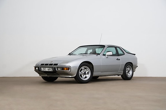Porsche 924 2 of 5