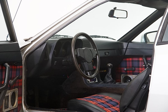 Porsche 924 8 of 18