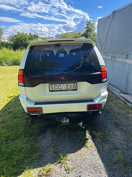 Mitsubishi Pajero Sport 3 of 5