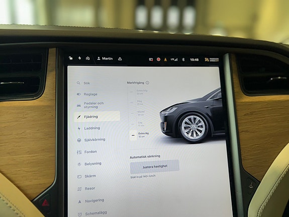 Tesla Model X 14 of 16