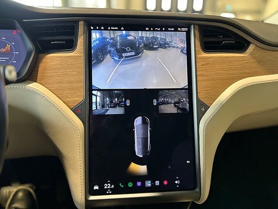 Tesla Model X 13 of 16
