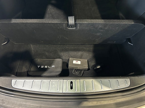 Tesla Model X 6 of 16