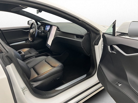 Tesla Model S 13 of 30