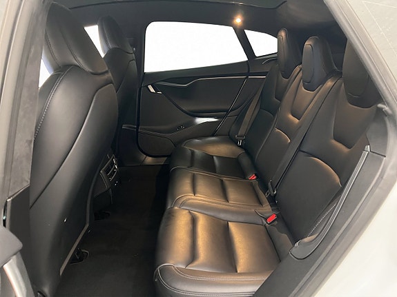 Tesla Model S 14 of 30