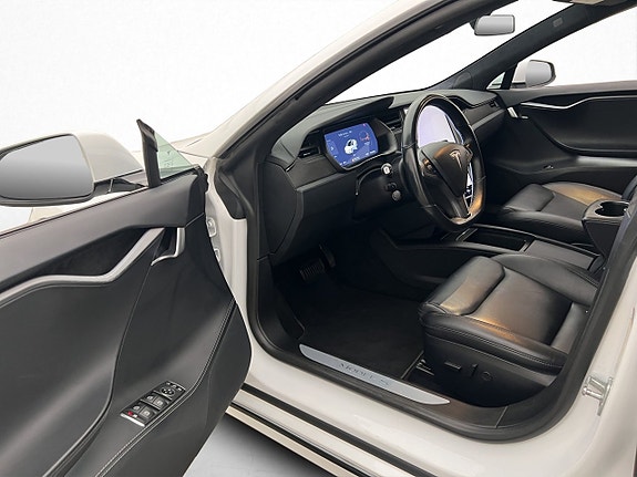 Tesla Model S 11 of 30