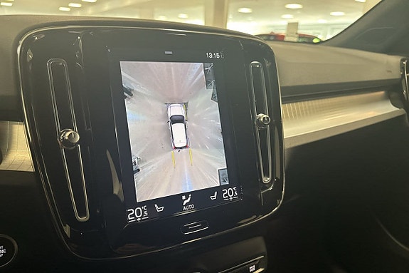 Volvo XC40 11 of 11