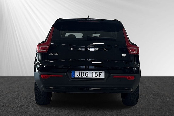 Volvo XC40 2 of 5
