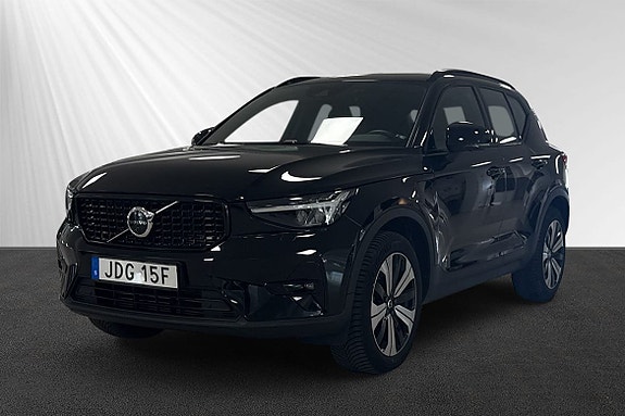 Volvo XC40 4 of 5