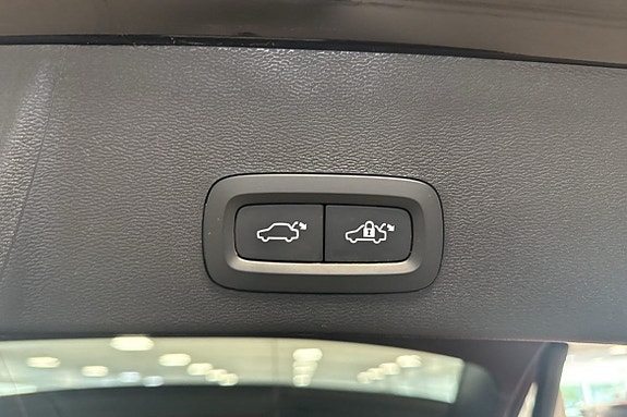 Volvo XC40 8 of 11