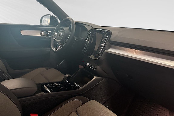 Volvo XC40 6 of 11
