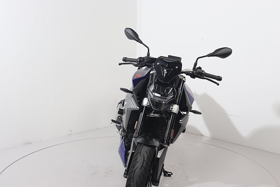 BMW F 900 R 3 of 5