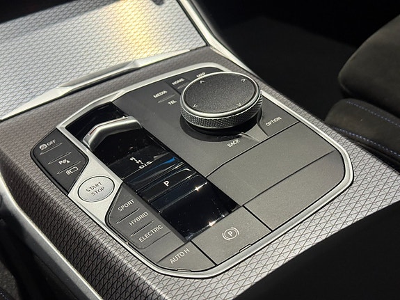 BMW 330e 15 of 18