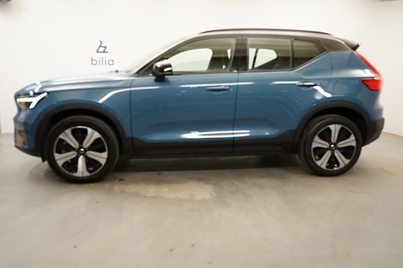 Volvo XC40 2 of 5