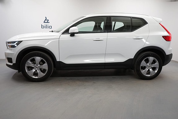 Volvo XC40 2 of 5