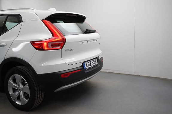 Volvo XC40 3 of 5