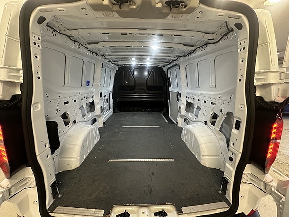 Volkswagen Transporter 9 of 17