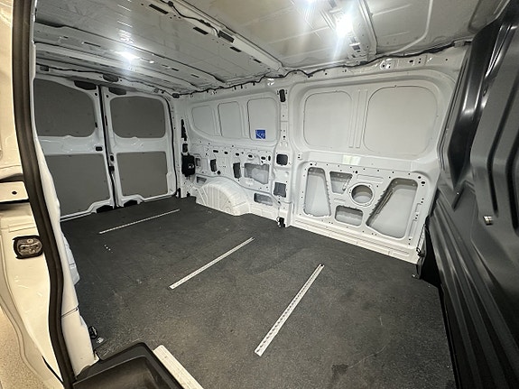 Volkswagen Transporter 10 of 17