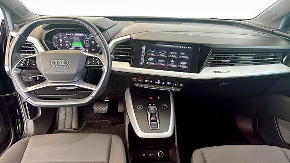 Audi Q4 e-tron 10 of 18