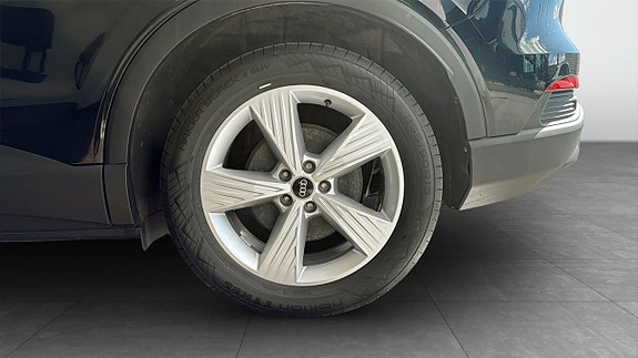 Audi Q4 e-tron 6 of 18