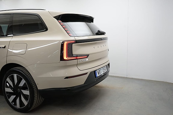 Volvo EX90 3 of 5