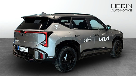 Kia Seltos 2 of 5