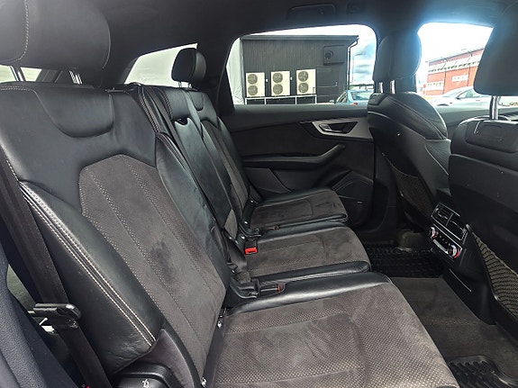 Audi Q7 13 of 18