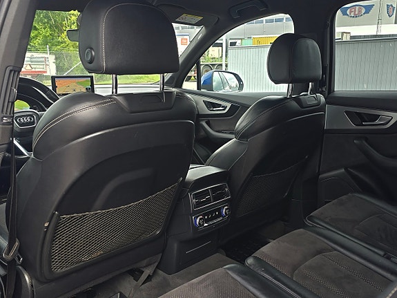 Audi Q7 10 of 18