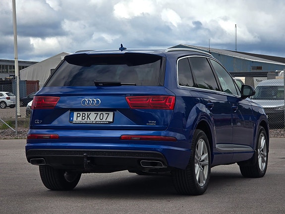 Audi Q7 4 of 5
