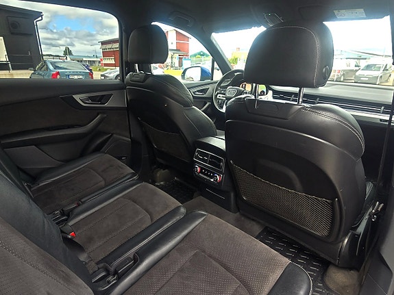 Audi Q7 12 of 18