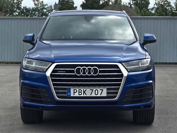 Audi Q7 2 of 5