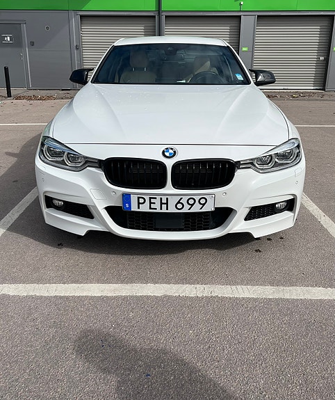 BMW 330e 3 of 5