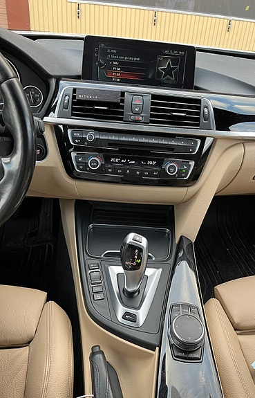 BMW 330e 5 of 5
