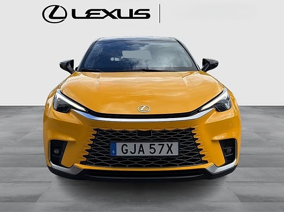 Lexus LBX 3 of 9