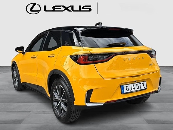 Lexus LBX 4 of 9